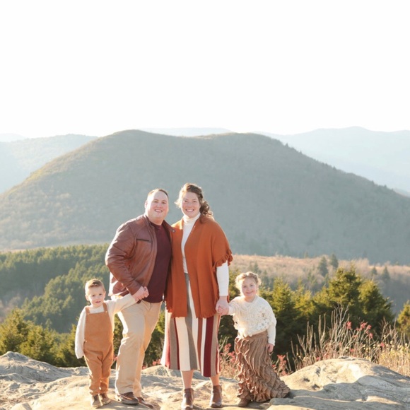 Meet your Posher, Tori - Picture 4 of 8